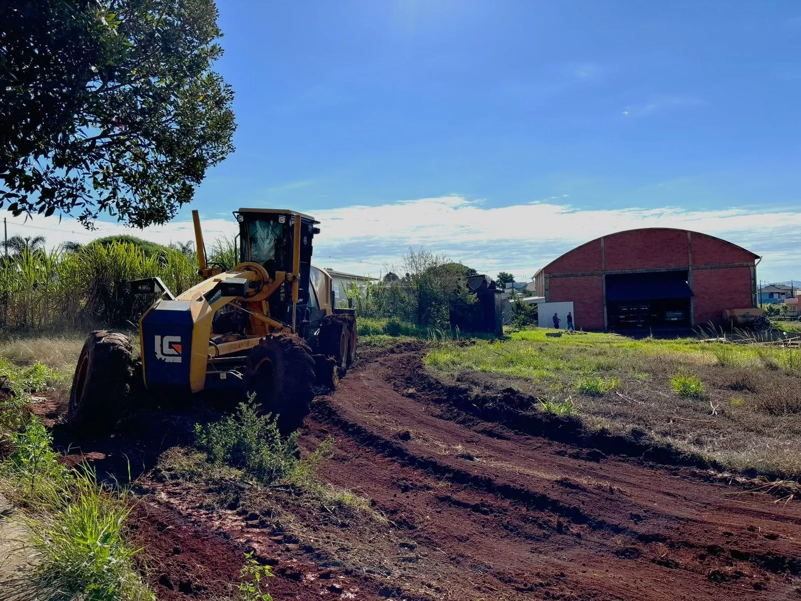 Imagem destaque da notícia: Prefeitura inicia Preparação dos Terrenos para Construção da Piscina Térmica e do Parque de Máquinas
