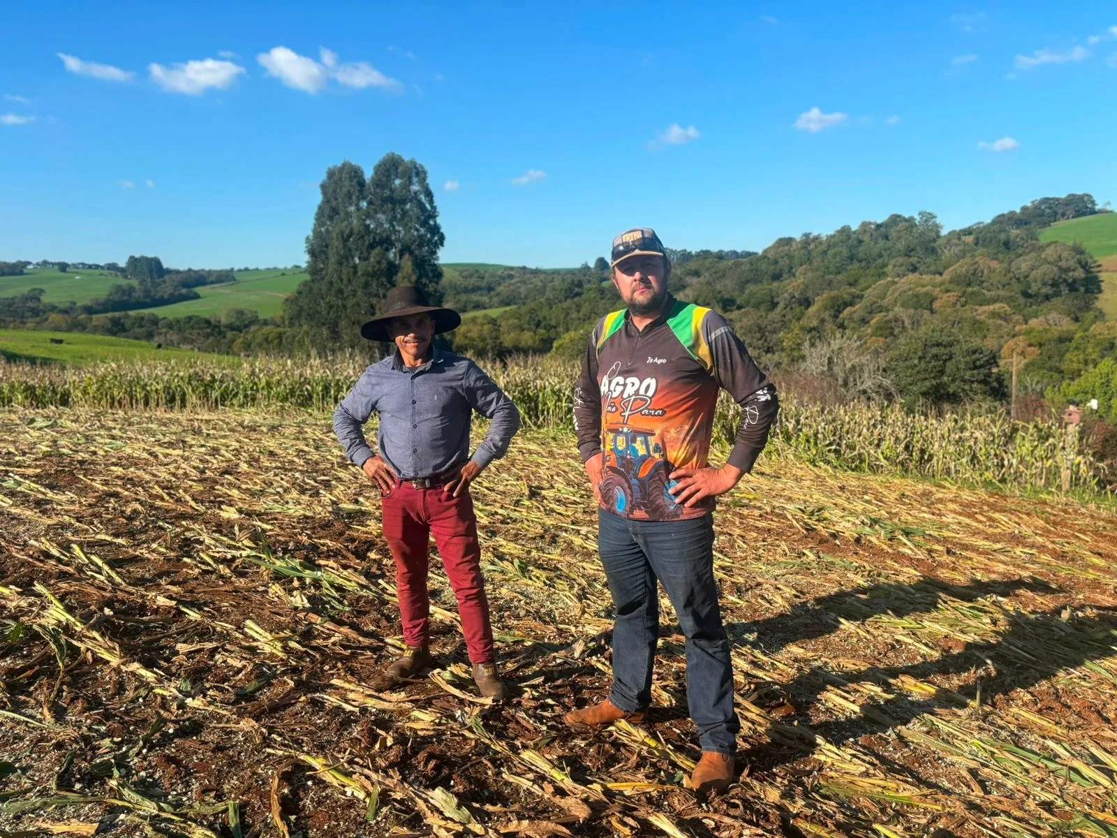 Imagem destaque da notícia: Secretaria de Agricultura auxilia Produtores no corte da Silagem Safrinha