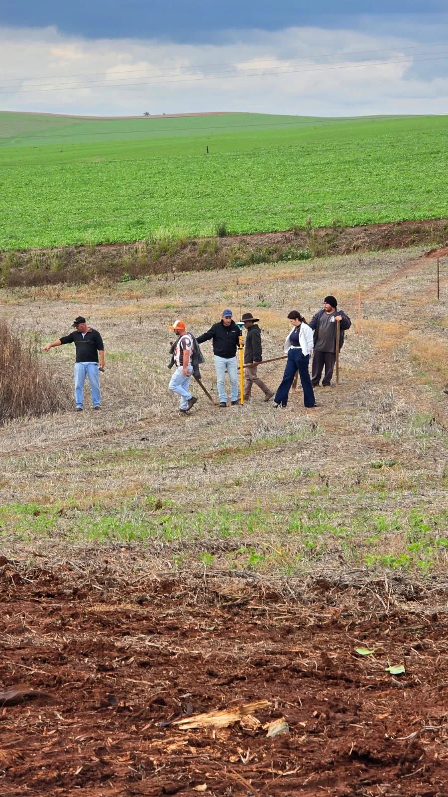 Imagem destaque da notícia: Administração Municipal realiza medição e demarcação de área destinada a importantes obras públicas
