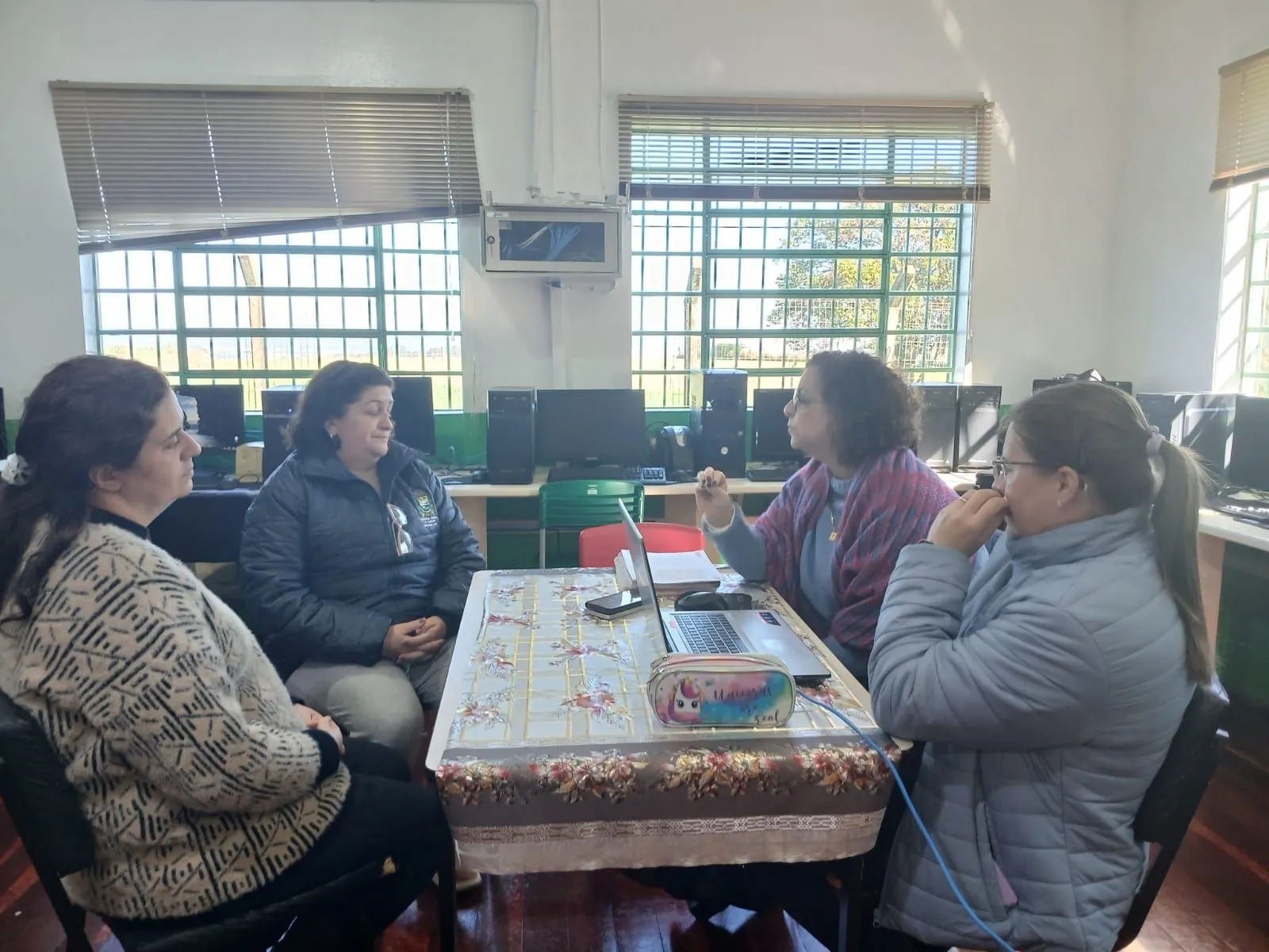 Imagem destaque da notícia: Plantão Pedagógico fortalece a utilização das Tecnologias Educacionais na Rede Municipal de Ensino