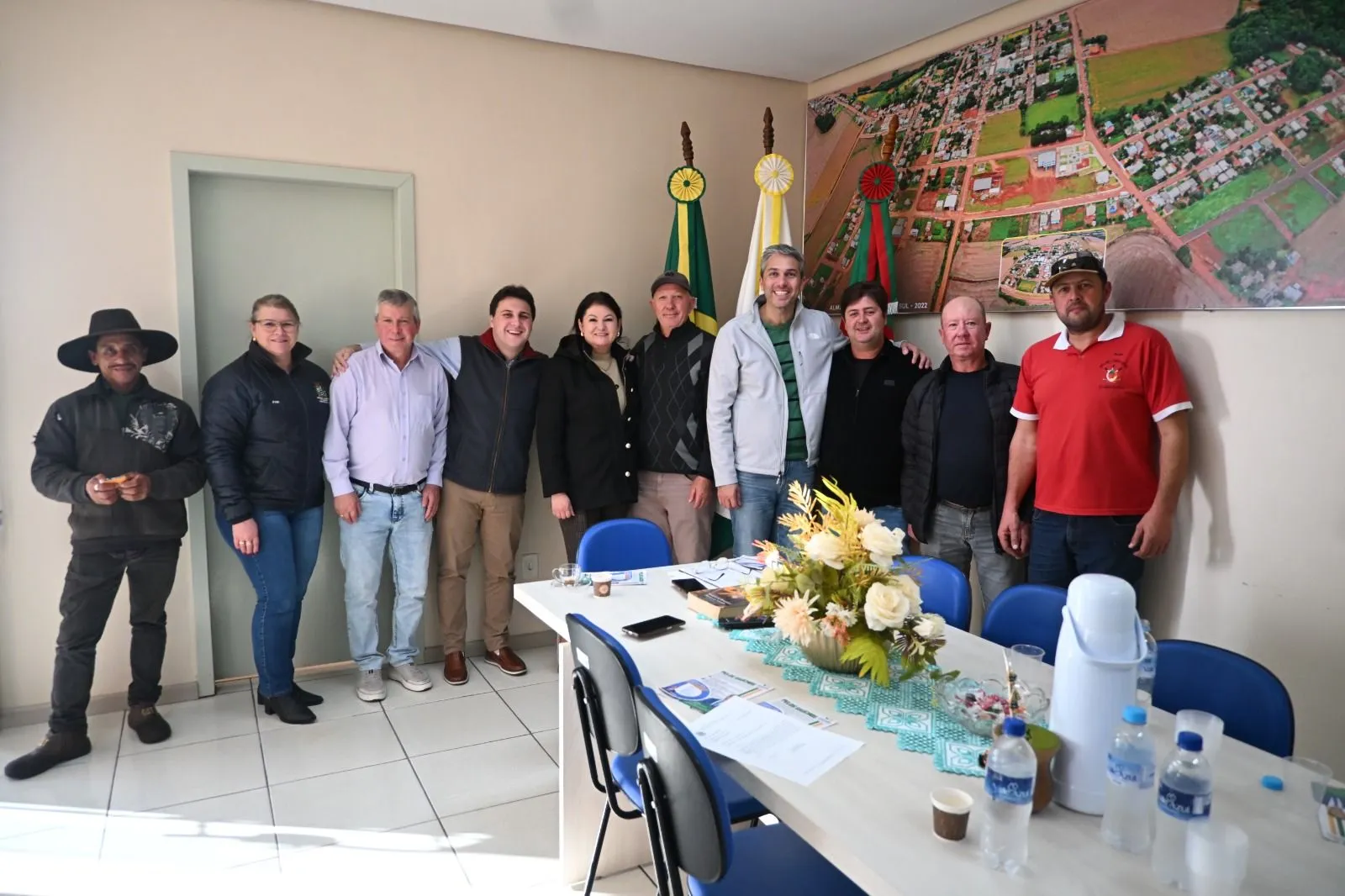 Imagem destaque da notícia: Deputado Daniel Trzeciak oficializa entrega de emenda de R$ 200 mil para a Secretaria Municipal de Agricultura