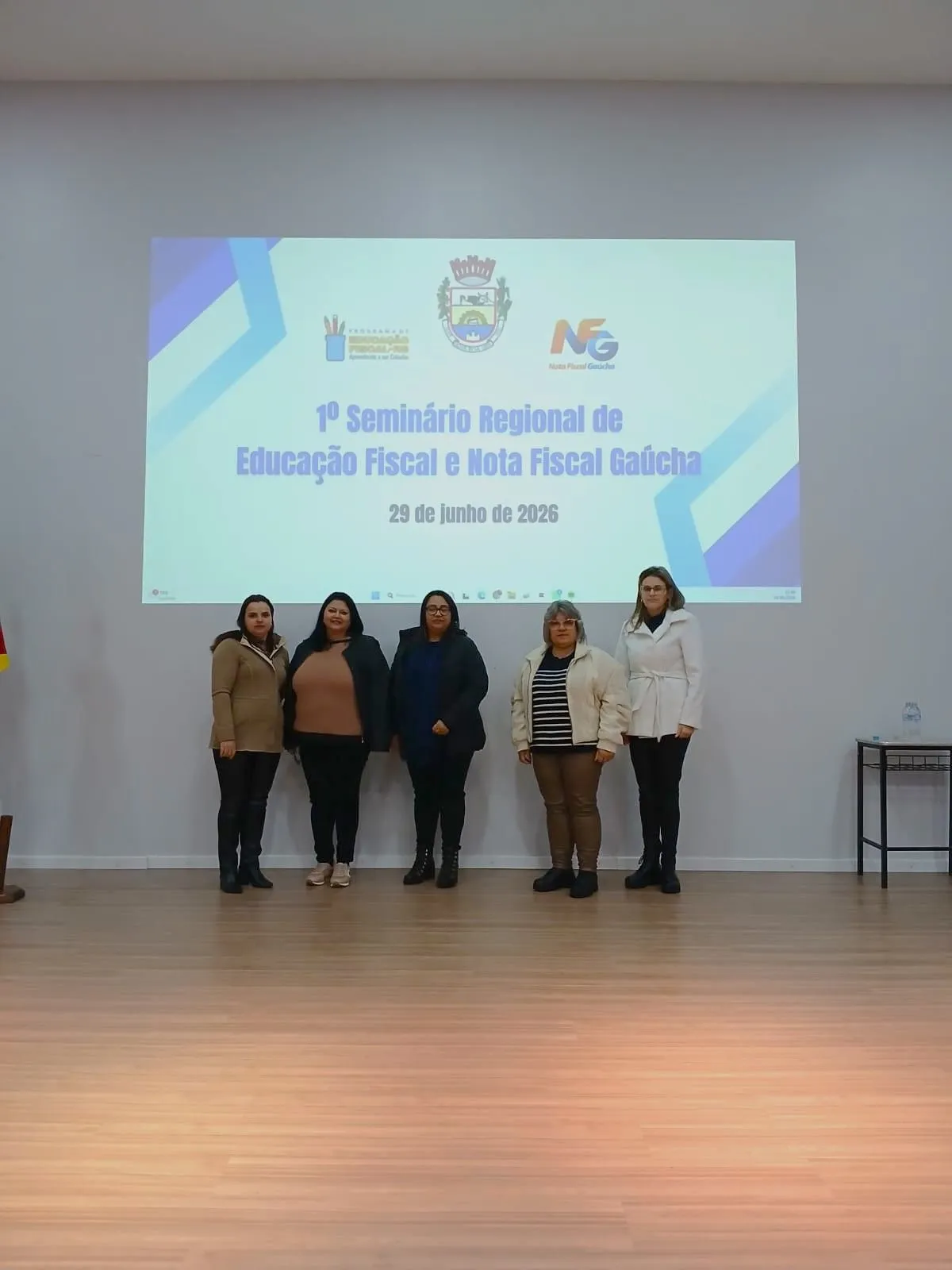 Imagem destaque da notícia: Almirante Tamandaré do Sul apresenta projeto de Educação Fiscal em Seminário Regional