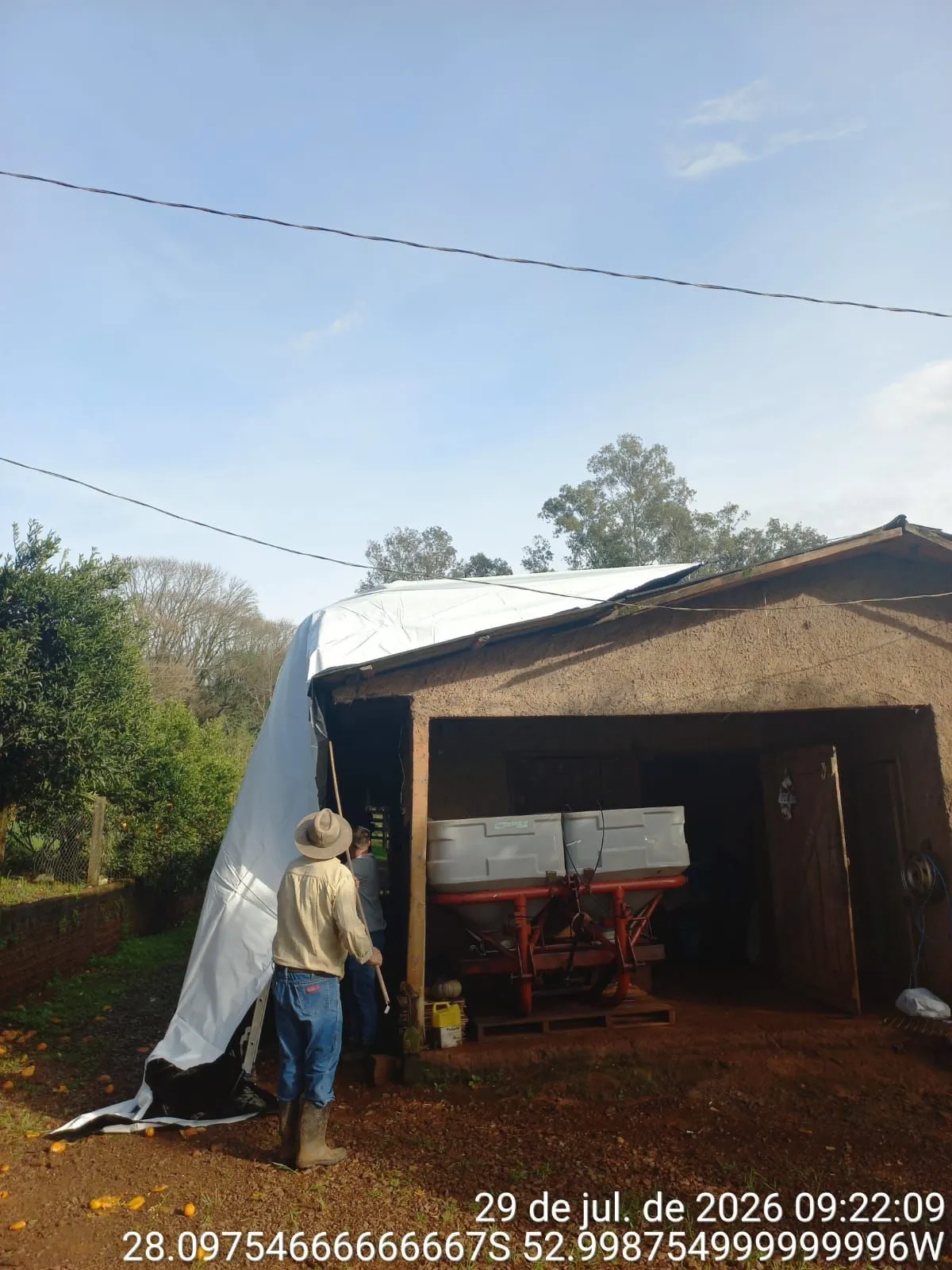 Imagem destaque da notícia: Fortes chuvas mobilizam equipes da Prefeitura e Defesa Civil em Almirante Tamandaré do Sul