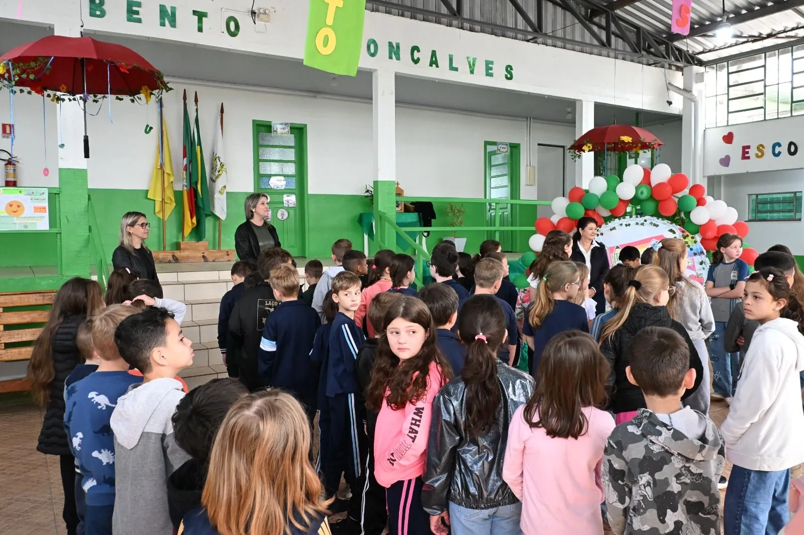 Imagem destaque da notícia: EMEF Bento Gonçalves recebe alunos com acolhimento e mensagens de incentivo para o novo Semestre