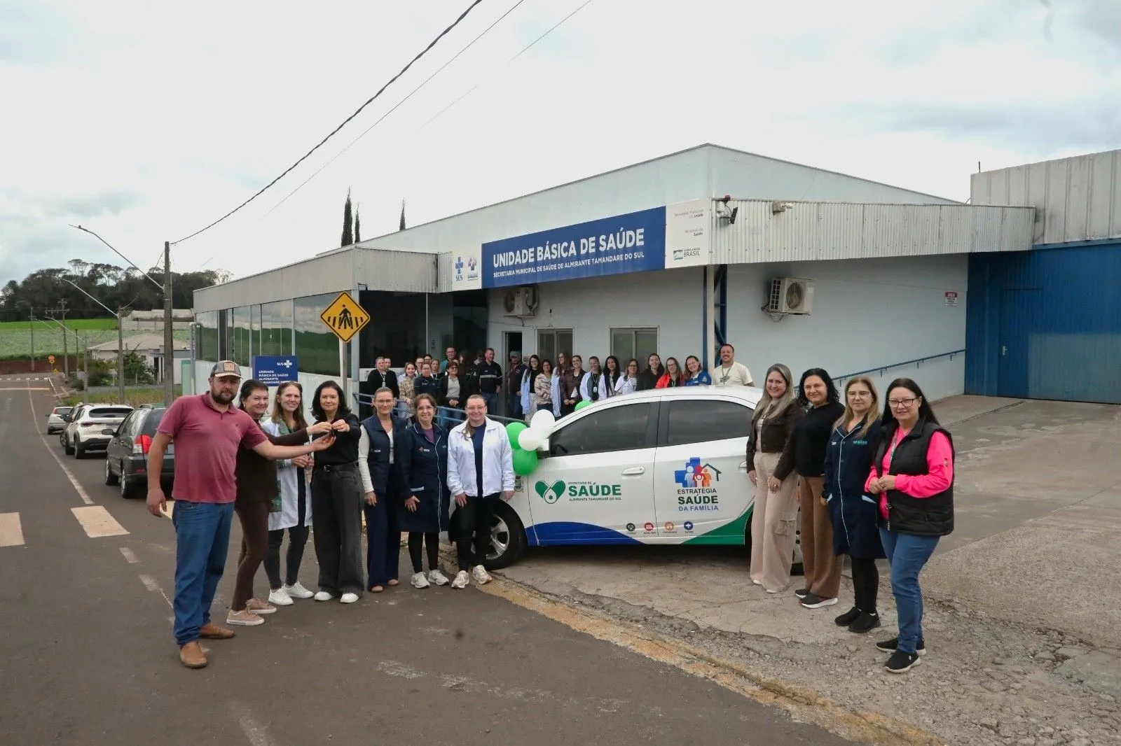 Imagem destaque da notícia: Administração Municipal entrega veículo para fortalecer atendimentos da Estratégia Saúde da Família