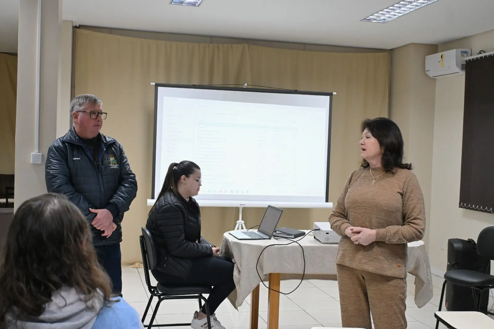 Imagem destaque da notícia: Reunião com Profissionais da Educação avalia resultados do primeiro Semestre e alinha ações para a continuidade de 2026
