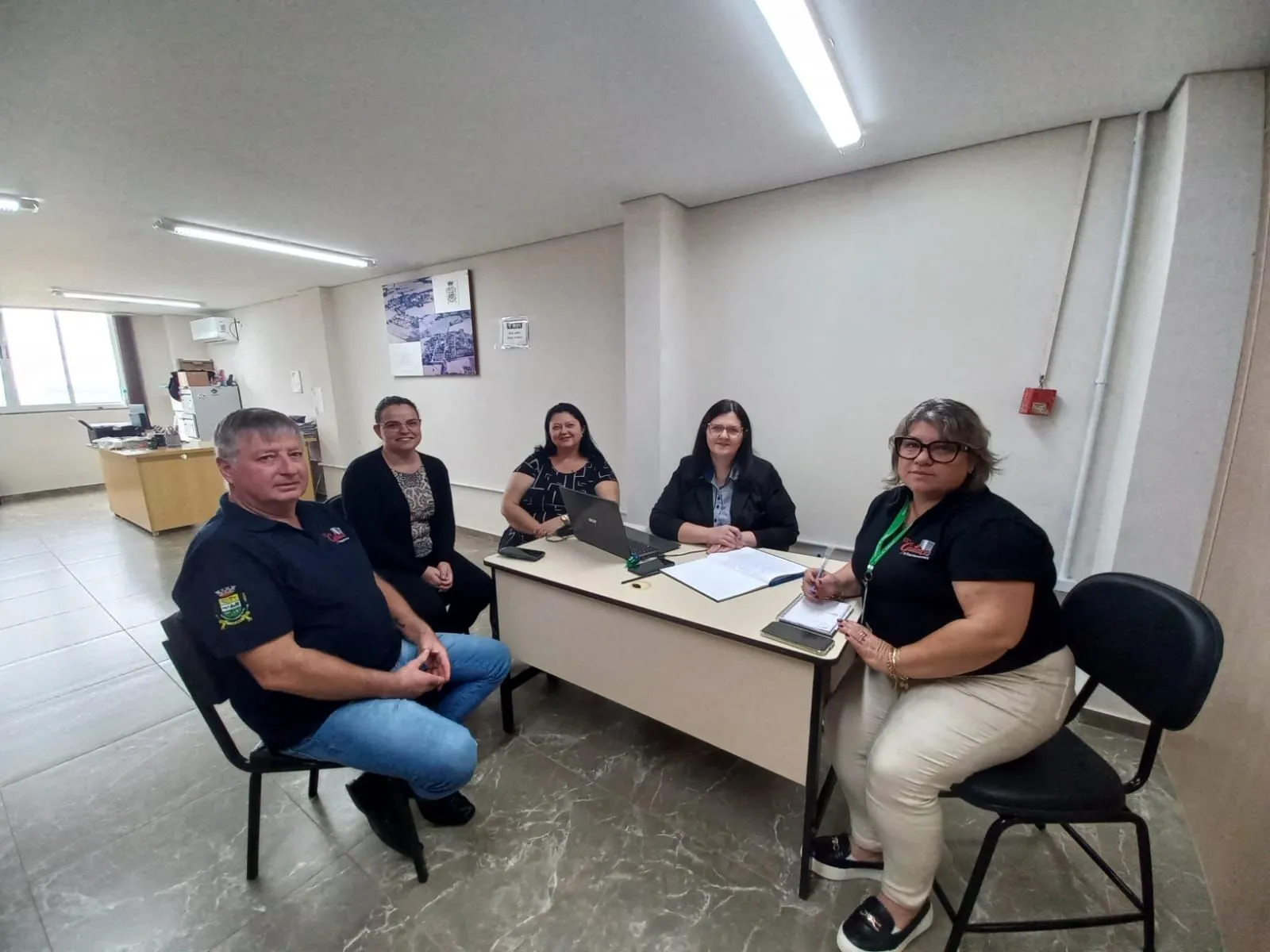 Imagem destaque da notícia: Reunião de Educação Fiscal define ações do PIT e projeto para a EMEF Raimundo Nedel