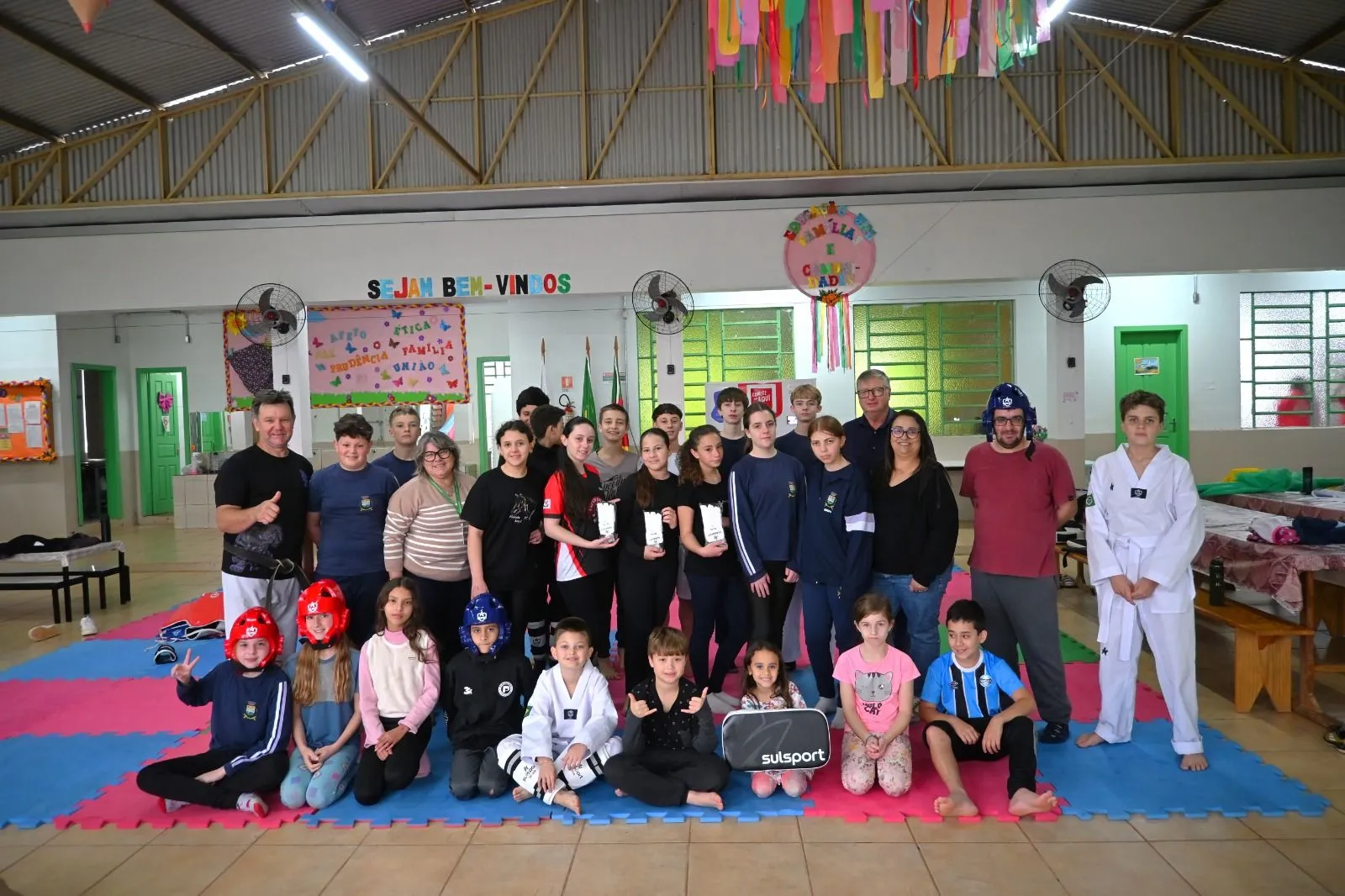 Imagem destaque da notícia: Novos equipamentos reforçam estrutura das aulas de Taekwondo em Almirante Tamandaré do Sul
