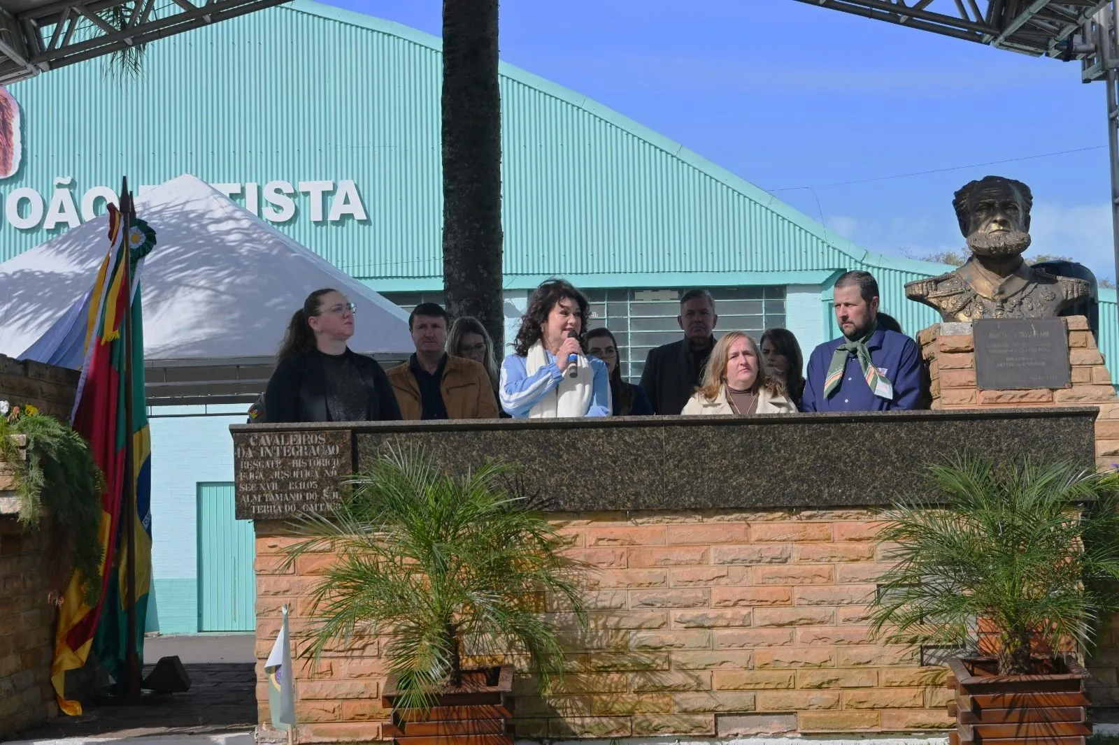 Imagem destaque da notícia: Desfile Cívico reúne comunidade em momento de civismo e integração em Almirante Tamandaré do Sul