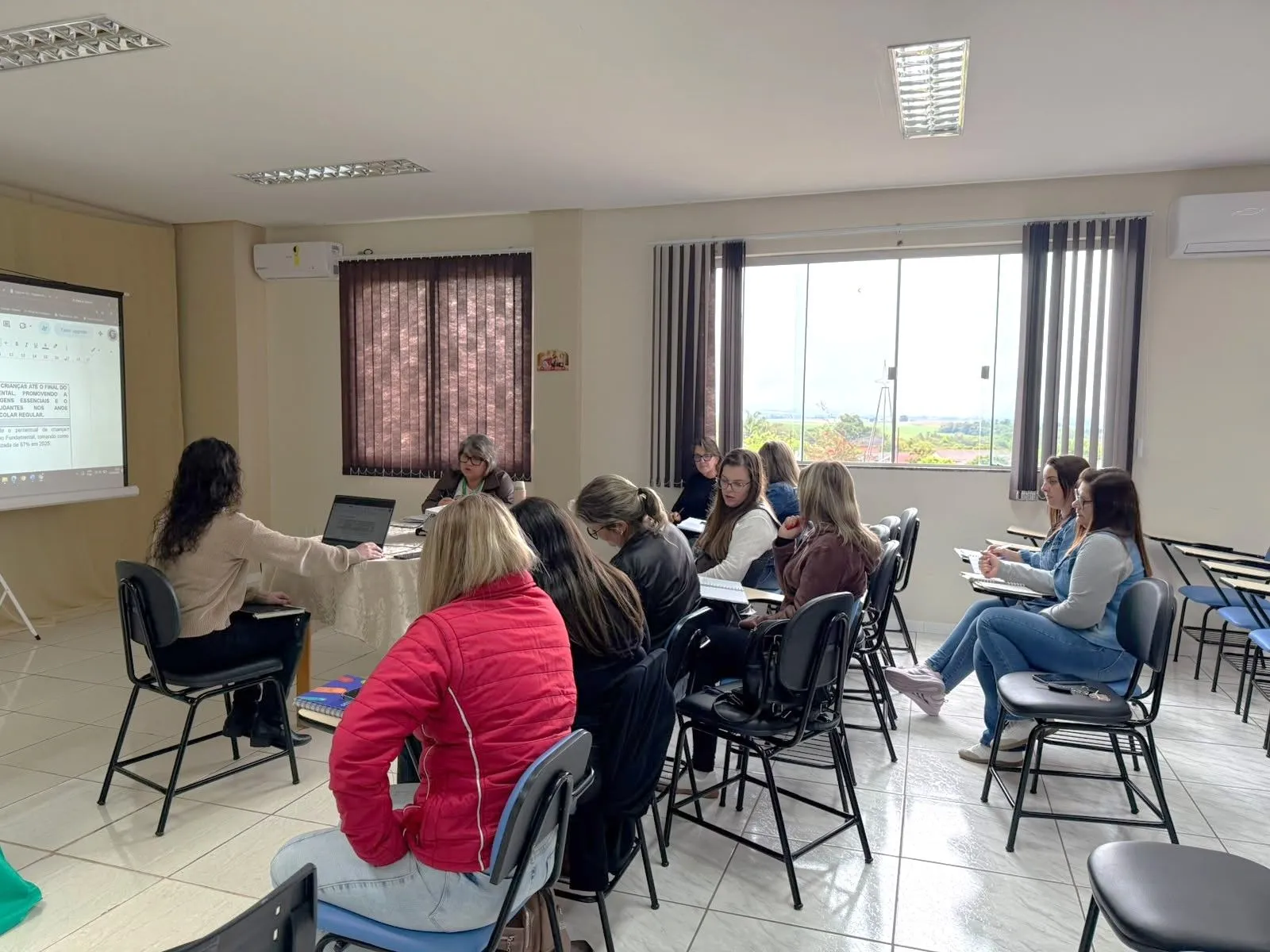 Imagem destaque da notícia: Reunião marca início da segunda fase de Elaboração do Plano Municipal de Educação