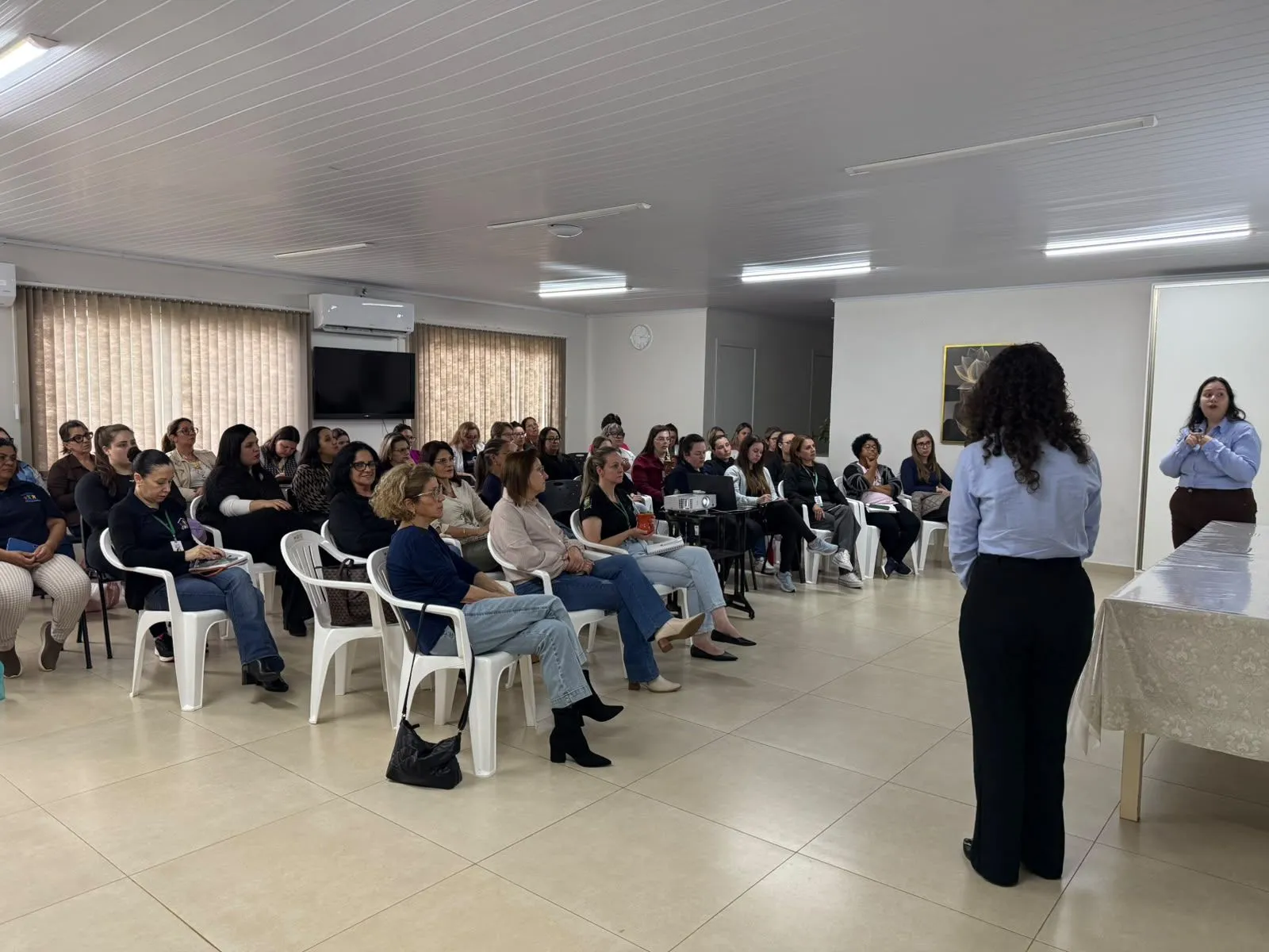 Imagem destaque da notícia: Formação aborda aspectos gerais do autismo e fortalece atuação da Rede de Atendimento