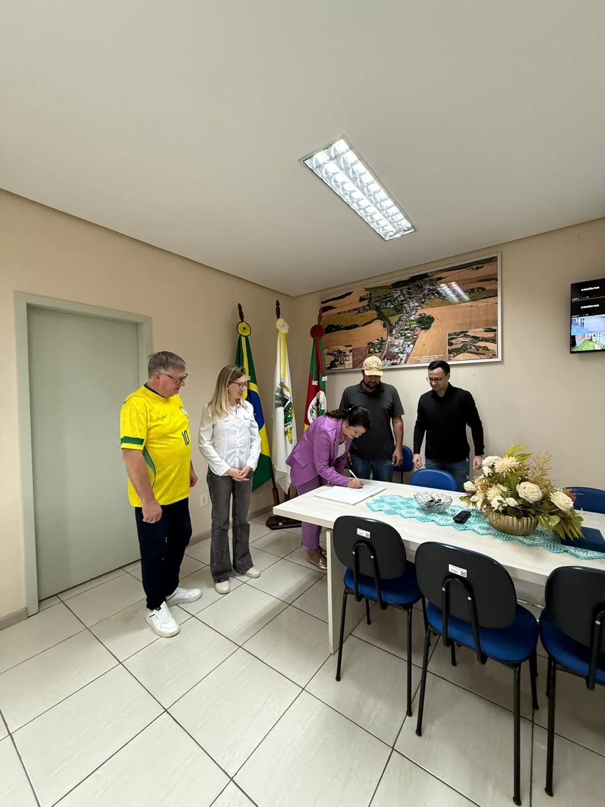 Imagem destaque da notícia: Almirante Tamandaré do Sul terá Daniel Rocha à frente da Prefeitura durante férias da prefeita Dilse Klein Bicigo.