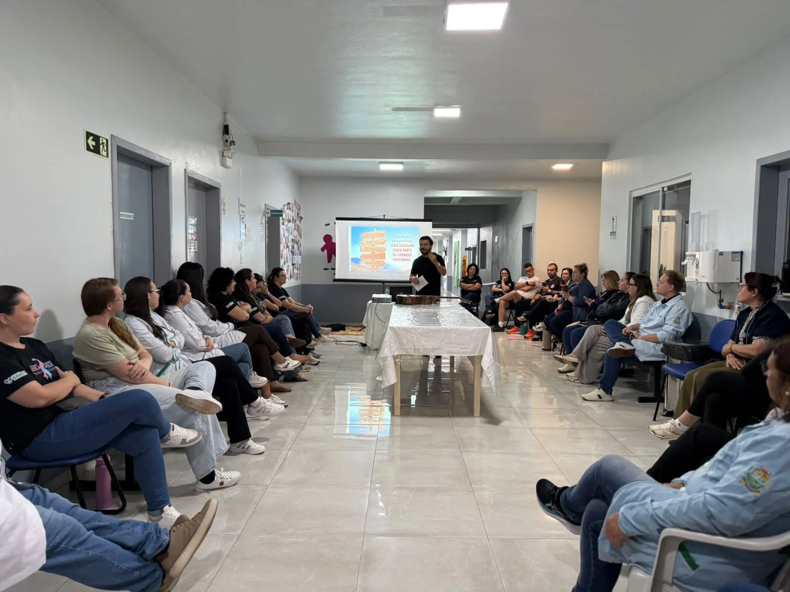 Imagem destaque da notícia: Reunião mensal da Secretaria de Saúde destaca a importância do Trabalho em Equipe e do Respeito entre os Profissionais